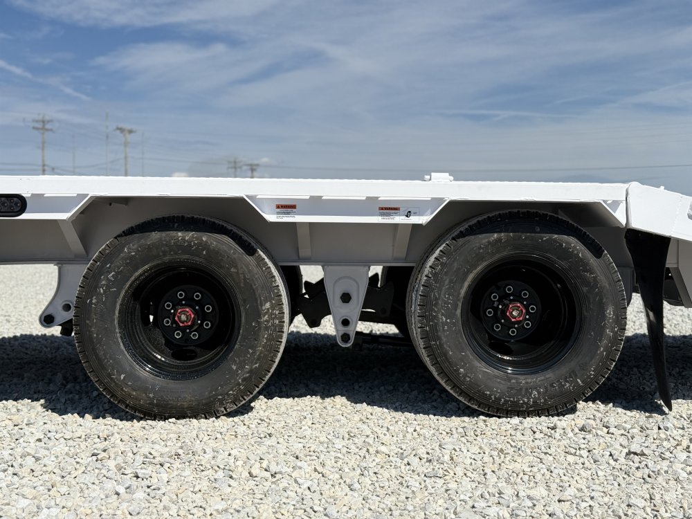 2027 RawMaxx HTX 102X32 GOOSENECK W/HYDRAULIC DISC BRAKES, HYDRAULIC JACKS, 14 PLYS, LOCKING CHAIN R
