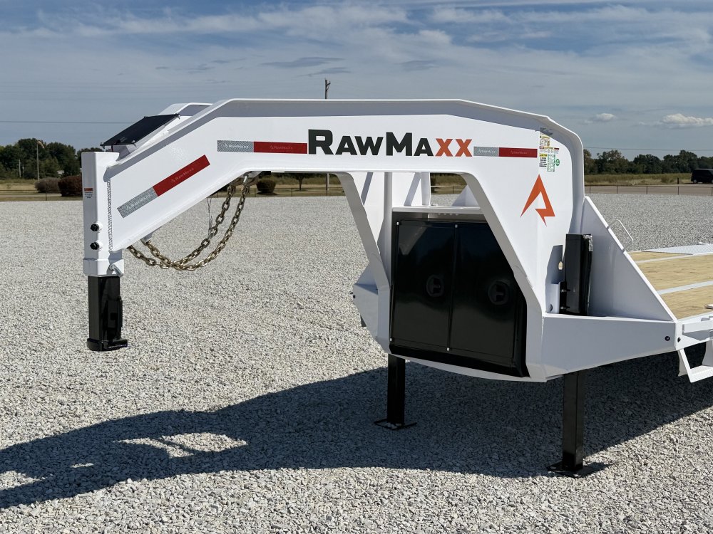 2027 RawMaxx HTX 102X32 GOOSENECK W/HYDRAULIC DISC BRAKES, HYDRAULIC JACKS, 14 PLYS, LOCKING CHAIN R