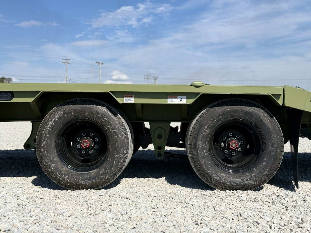 2027 RawMaxx HTX 102X32 GOOSENECK W/HYDRAULIC DISC BRAKES, HYDRAULIC JACKS, 14 PLYS, LOCKING CHAIN R