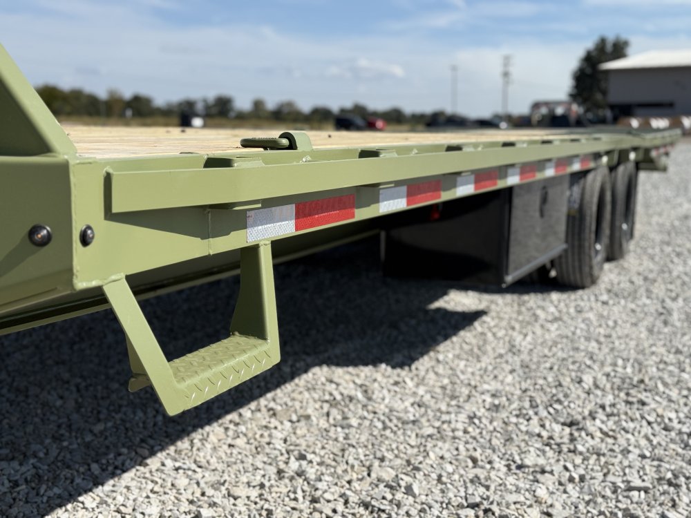 2027 RawMaxx HTX 102X32 GOOSENECK W/HYDRAULIC DISC BRAKES, HYDRAULIC JACKS, 14 PLYS, LOCKING CHAIN R