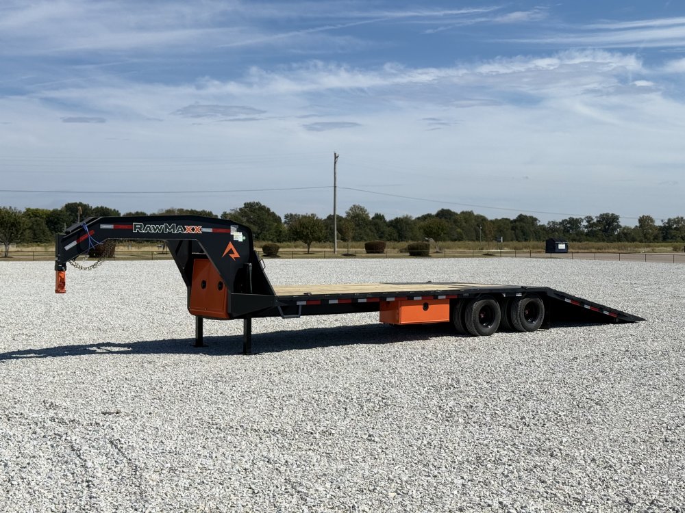 2027 RawMaxx HTX 102X32 GOOSENECK W/HYDRAULIC DISC BRAKES, HYDRAULIC JACKS, 14 PLYS, LOCKING CHAIN R