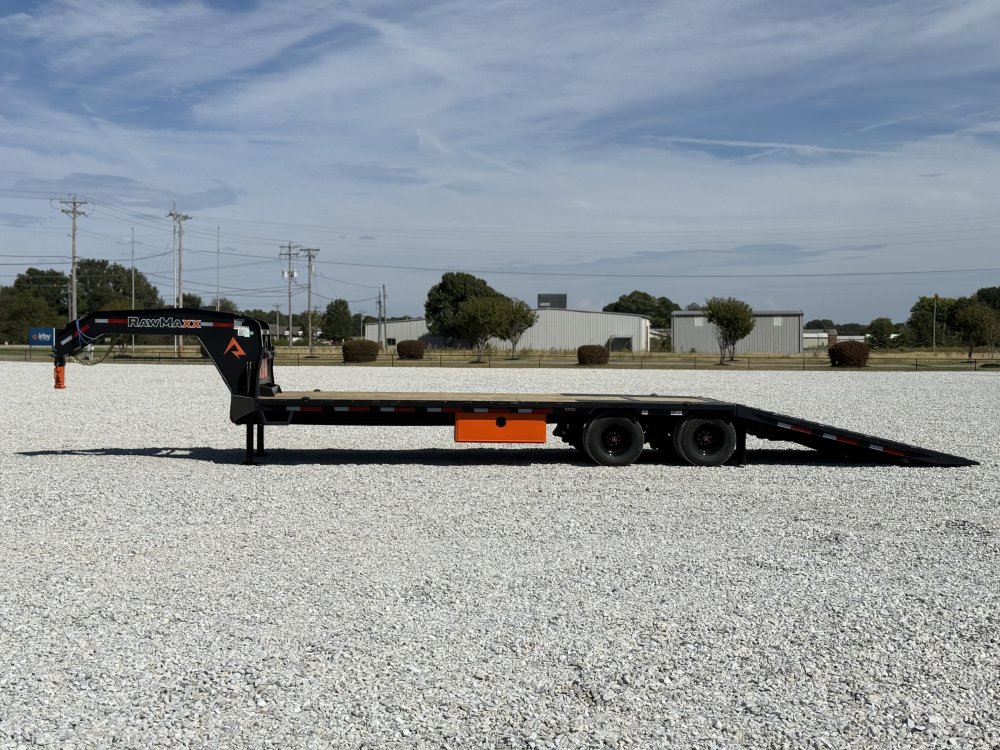 2027 RawMaxx HTX 102X32 GOOSENECK W/HYDRAULIC DISC BRAKES, HYDRAULIC JACKS, 14 PLYS, LOCKING CHAIN R