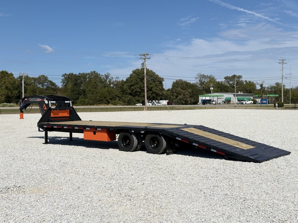 2027 RawMaxx HTX 102X32 GOOSENECK W/HYDRAULIC DISC BRAKES, HYDRAULIC JACKS, 14 PLYS, LOCKING CHAIN R