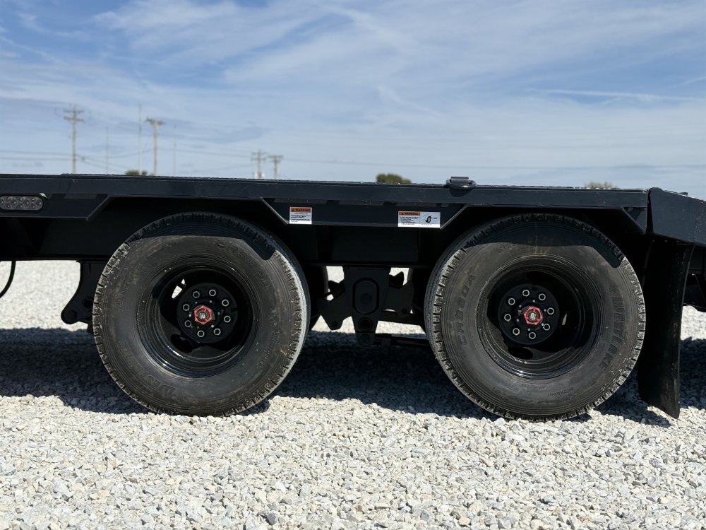 2027 RawMaxx HTX 102X32 GOOSENECK W/HYDRAULIC DISC BRAKES, HYDRAULIC JACKS, 14 PLYS, LOCKING CHAIN R