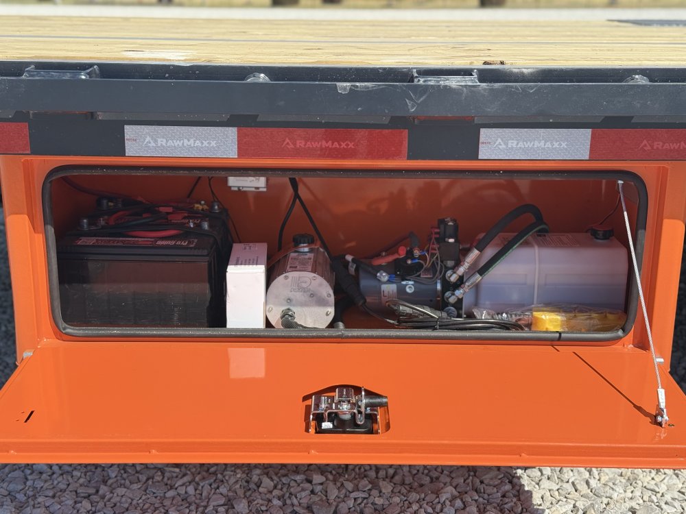2027 RawMaxx HTX 102X32 GOOSENECK W/HYDRAULIC DISC BRAKES, HYDRAULIC JACKS, 14 PLYS, LOCKING CHAIN R