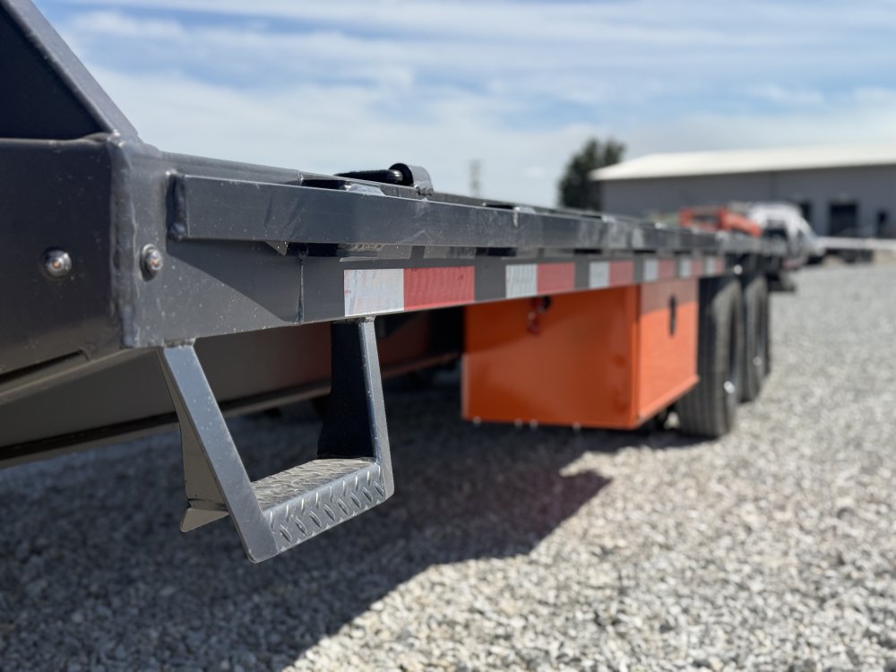2027 RawMaxx HTX 102X32 GOOSENECK W/HYDRAULIC DISC BRAKES, HYDRAULIC JACKS, 14 PLYS, LOCKING CHAIN R