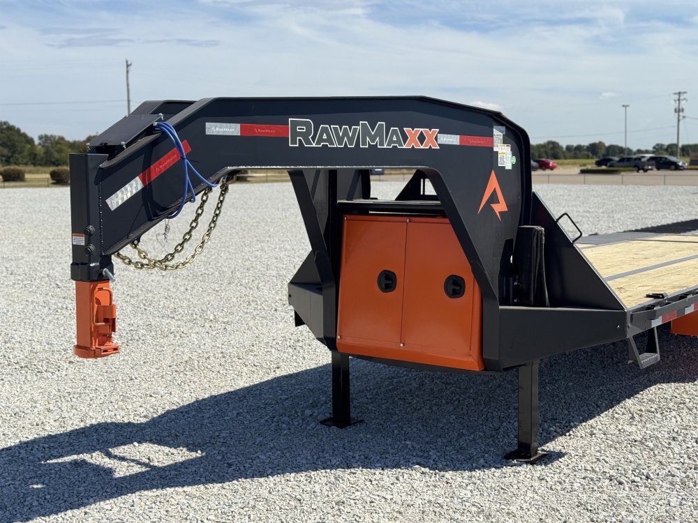 2027 RawMaxx HTX 102X32 GOOSENECK W/HYDRAULIC DISC BRAKES, HYDRAULIC JACKS, 14 PLYS, LOCKING CHAIN R