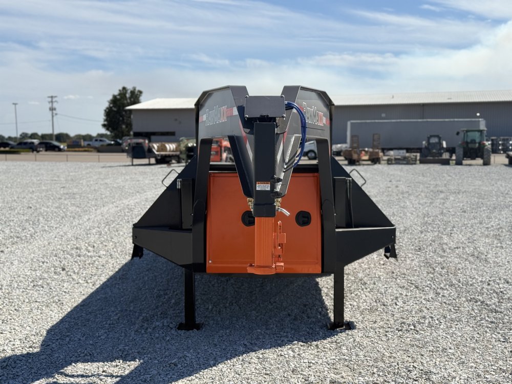 2027 RawMaxx HTX 102X32 GOOSENECK W/HYDRAULIC DISC BRAKES, HYDRAULIC JACKS, 14 PLYS, LOCKING CHAIN R