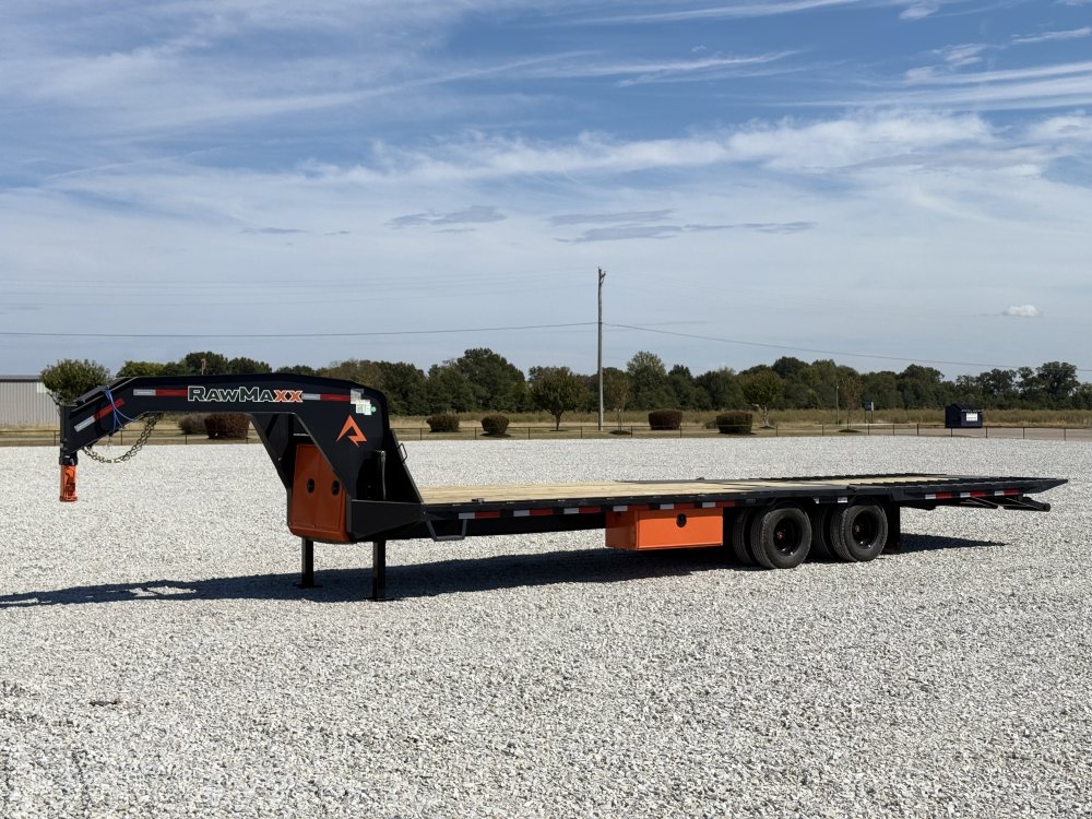 2027 RawMaxx HTX 102X32 GOOSENECK W/HYDRAULIC DISC BRAKES, HYDRAULIC JACKS, 14 PLYS, LOCKING CHAIN R