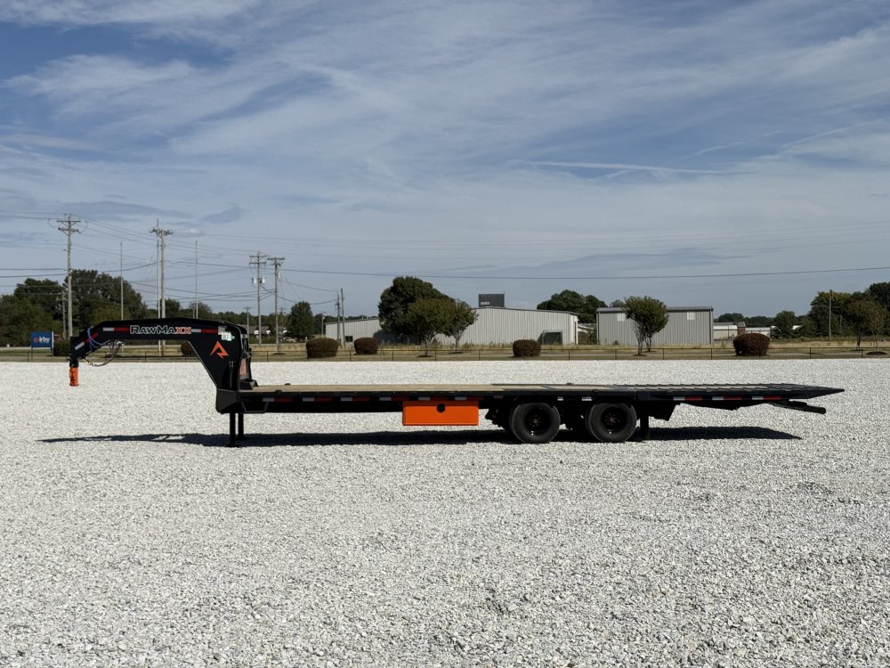2027 RawMaxx HTX 102X32 GOOSENECK W/HYDRAULIC DISC BRAKES, HYDRAULIC JACKS, 14 PLYS, LOCKING CHAIN R