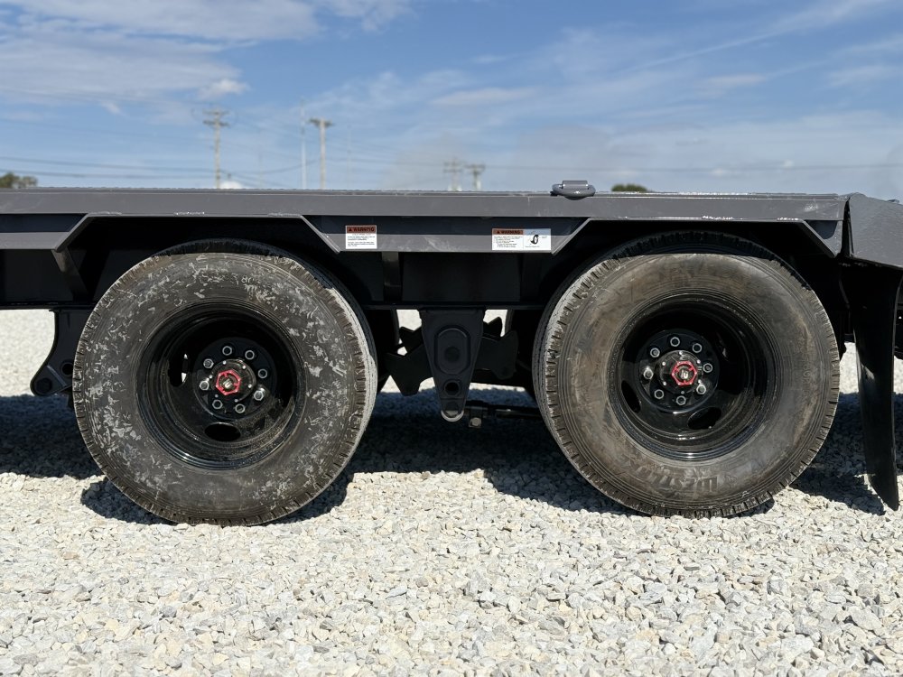 2027 RawMaxx HTX 102X32 GOOSENECK W/HYDRAULIC DISC BRAKES, HYDRAULIC JACKS, 14 PLYS, LOCKING CHAIN R