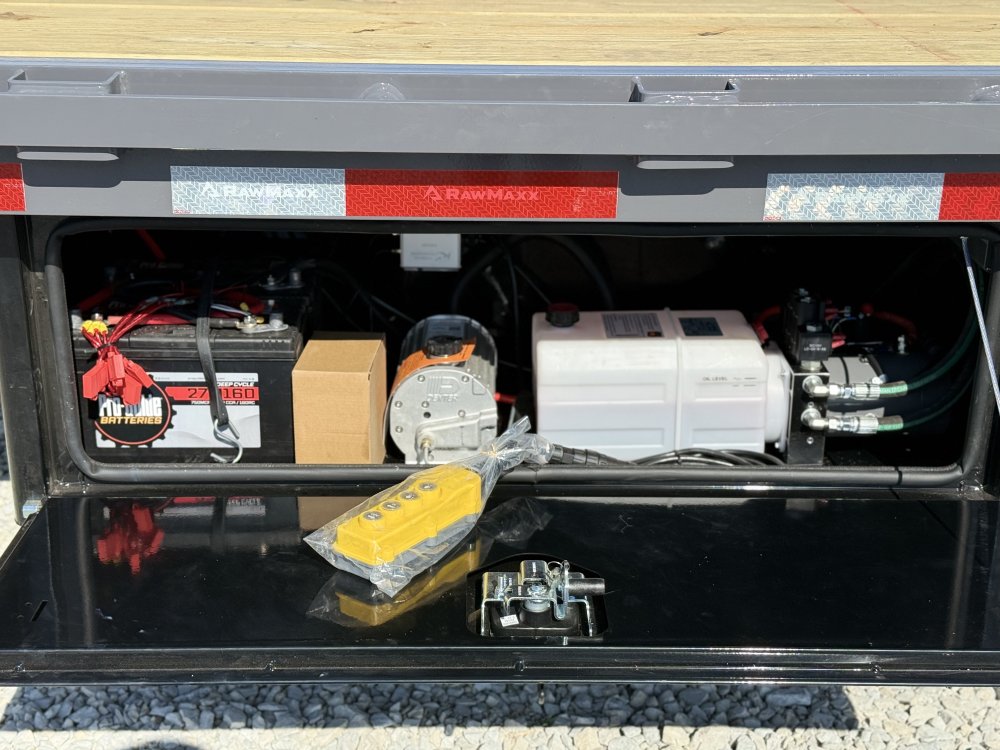 2027 RawMaxx HTX 102X32 GOOSENECK W/HYDRAULIC DISC BRAKES, HYDRAULIC JACKS, 14 PLYS, LOCKING CHAIN R