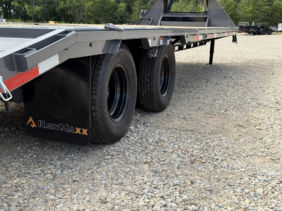 2026 RawMaxx FDX 102X30 / HUTCH SUSPENSION / MAXX RAMPS / EXTRA MARKER LIGHTS / UNDER FRAME BRIDGE W