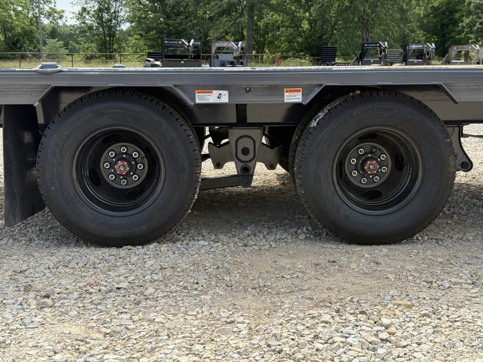 2026 RawMaxx FDX 102X30 / HUTCH SUSPENSION / MAXX RAMPS / EXTRA MARKER LIGHTS / UNDER FRAME BRIDGE W