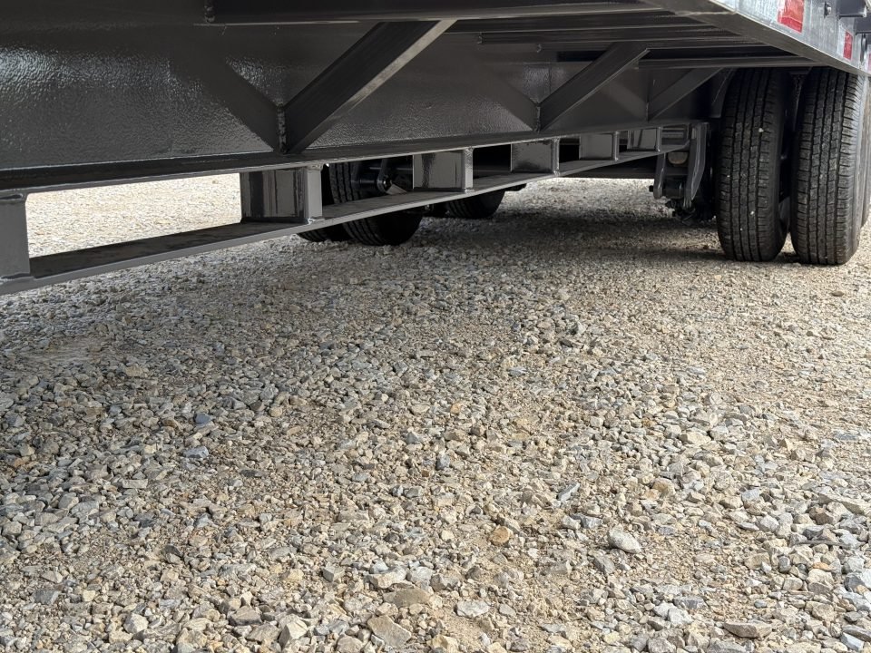 2026 RawMaxx FDX 102X30 / HUTCH SUSPENSION / MAXX RAMPS / EXTRA MARKER LIGHTS / UNDER FRAME BRIDGE W