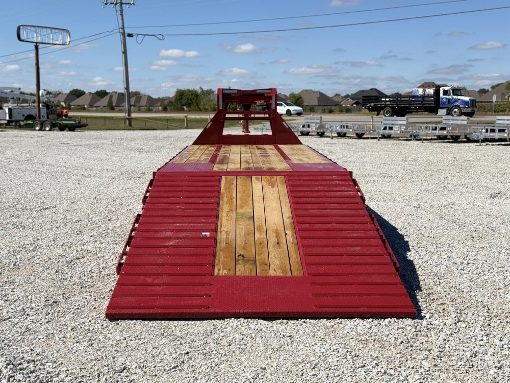 2027 Load Trail GL 102X32 GOOSENECK HYDRAULIC DOVETAIL W/12' CLEATED DOVE, 14 PLYS, HYDRAULIC JACKS,