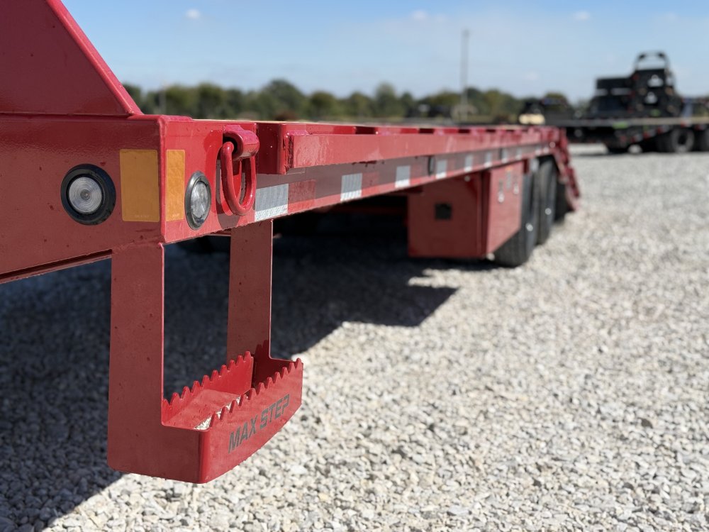 2027 Load Trail GL 102X32 GOOSENECK HYDRAULIC DOVETAIL W/12' CLEATED DOVE, 14 PLYS, HYDRAULIC JACKS,