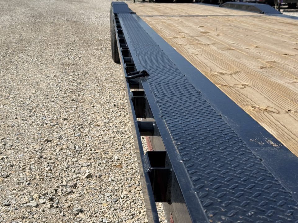 2026 RawMaxx LDX 102X44 / 4' DOVETAIL / 14 PLY / WINCH PLATE / CHAIN RACK / 21K GVWR Gooseneck Bodie
