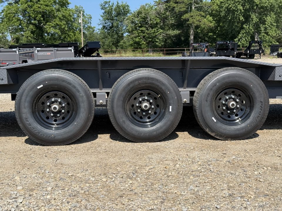 2026 RawMaxx LDX 102X44 / 4' DOVETAIL / 14 PLY / WINCH PLATE / CHAIN RACK / 21K GVWR Gooseneck Bodie