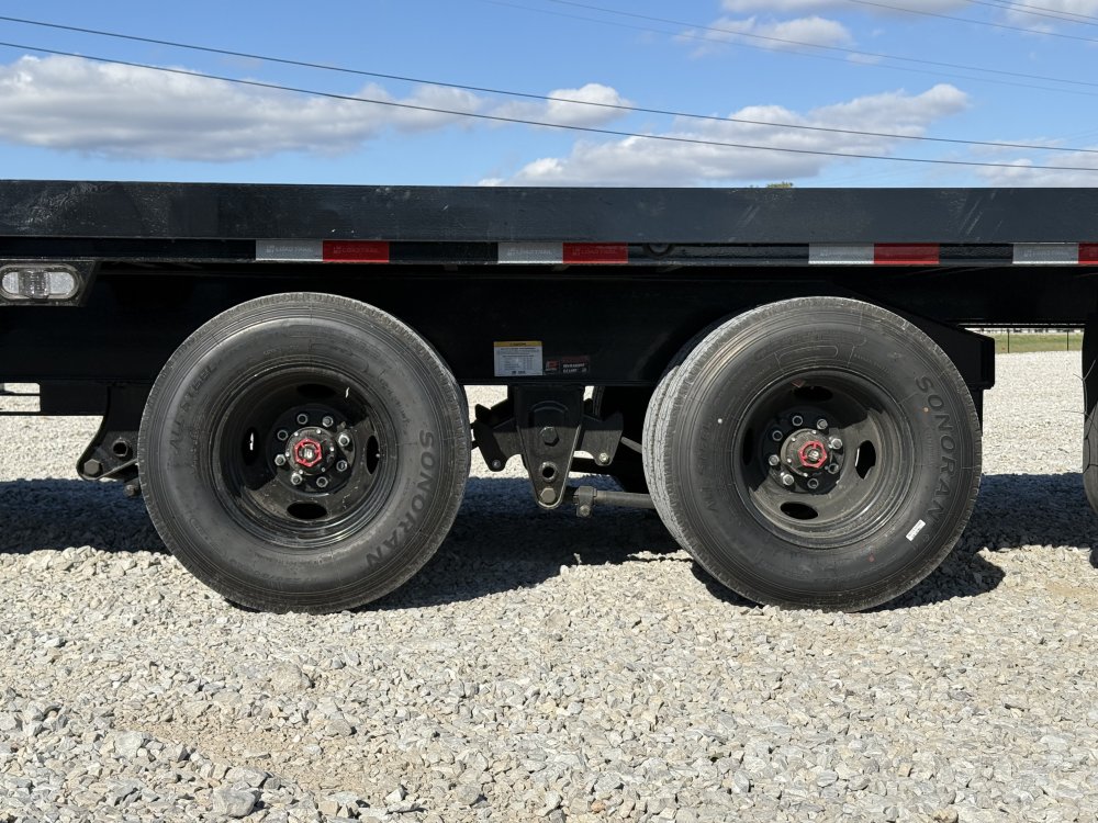 2027 LOAD TRAIL GT 102X40 GOOSENECK FULL TILT W/14 PLYS, HYDRAULIC JACKS, 18K WINCH, AND WIRELESS RE