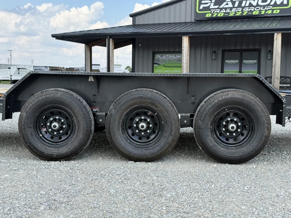 2026 Load Trail CB 83X24 W/8" I-BEAM, MAX RAMPS, CHAIN TIE DOWNS, MAX BOX, AND 3" RUB RAIL 21K GVWR