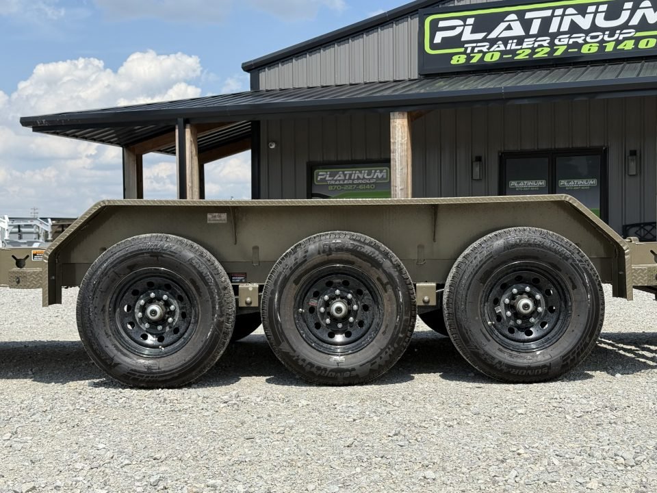 2026 Load Trail CB 83X24 W/8" I-BEAM, MAX RAMPS, CHAIN TIE DOWNS, MAX BOX, AND 3" RUB RAIL 21K GVWR 
