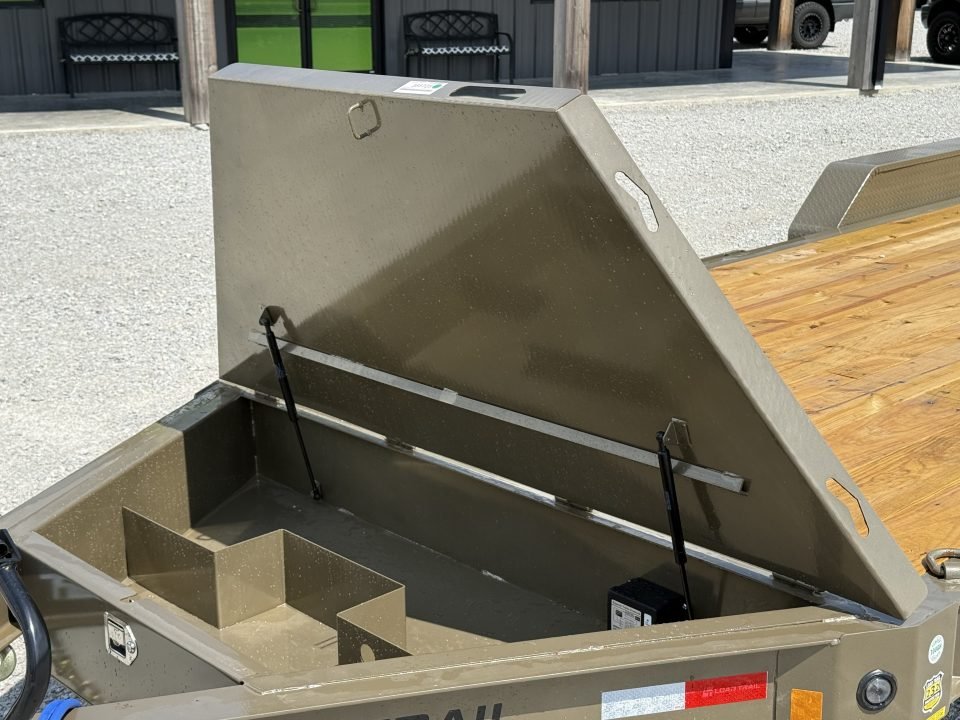 2026 Load Trail CB 83X24 W/8" I-BEAM, MAX RAMPS, CHAIN TIE DOWNS, MAX BOX, AND 3" RUB RAIL 21K GVWR 