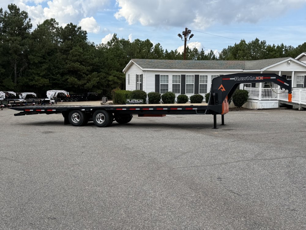 2027 RawMaxx HTX 102X32 GOOSENECK W/HYDRAULIC DISC BRAKES, HYDRAULIC JACKS, 14 PLYS, LOCKING CHAIN R