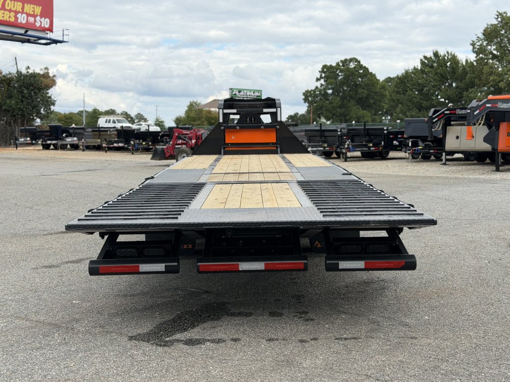 2027 RawMaxx HTX 102X32 GOOSENECK W/HYDRAULIC DISC BRAKES, HYDRAULIC JACKS, 14 PLYS, LOCKING CHAIN R