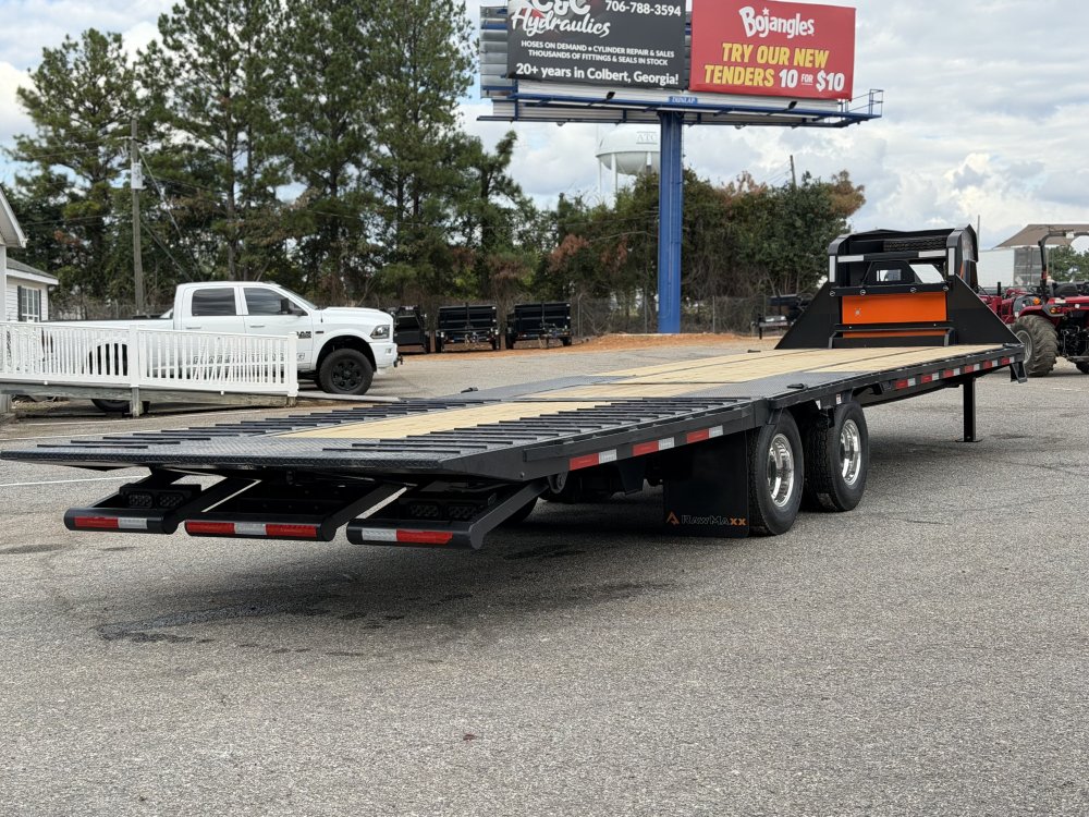 2027 RawMaxx HTX 102X32 GOOSENECK W/HYDRAULIC DISC BRAKES, HYDRAULIC JACKS, 14 PLYS, LOCKING CHAIN R