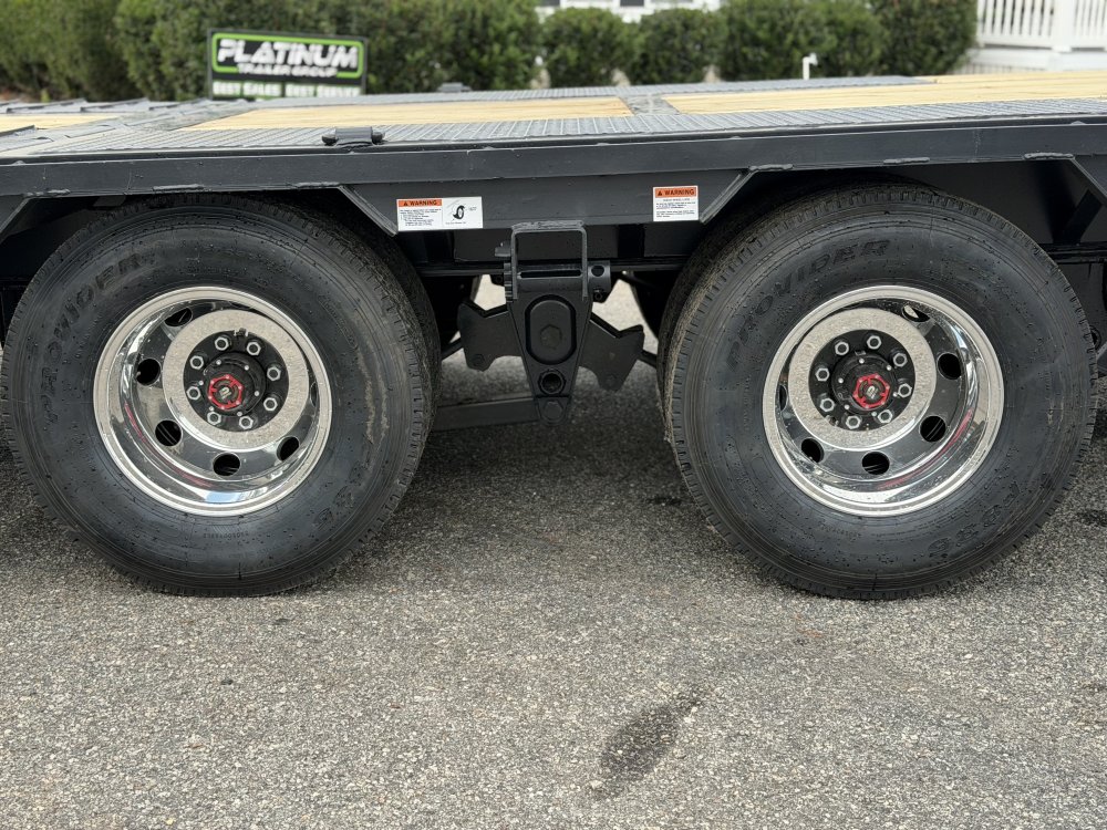 2027 RawMaxx HTX 102X32 GOOSENECK W/HYDRAULIC DISC BRAKES, HYDRAULIC JACKS, 14 PLYS, LOCKING CHAIN R