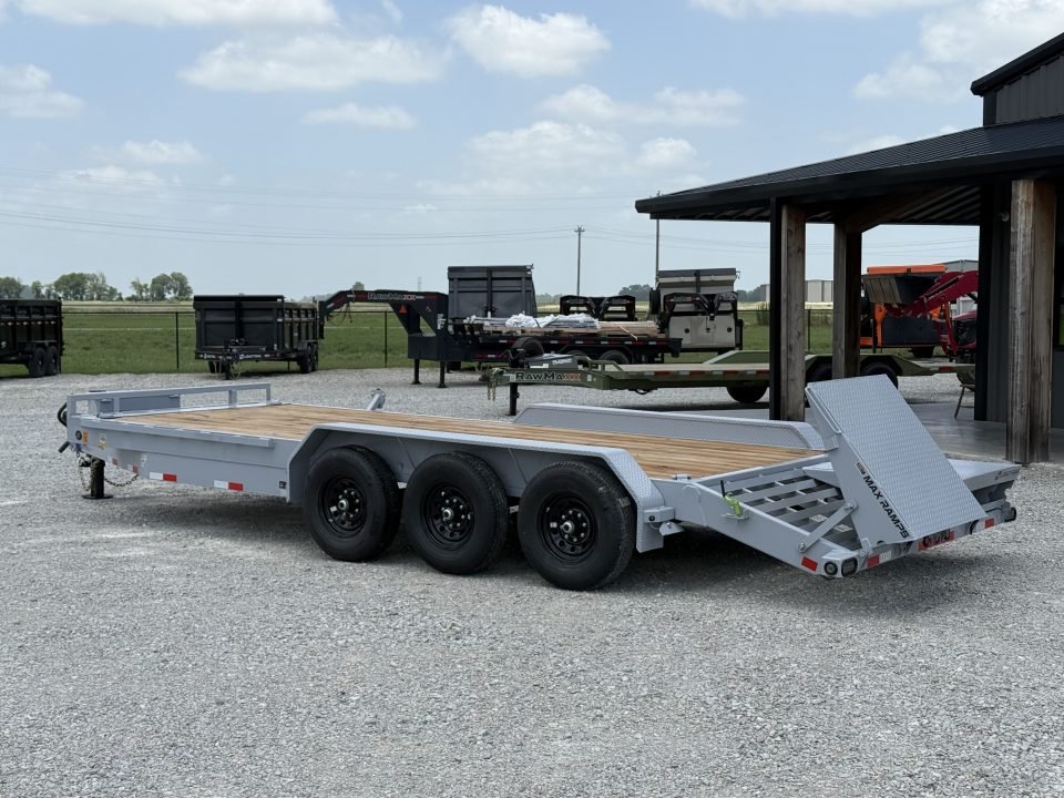 2026 Load Trail CH 83X22 TRIPLE AXLE W/MAX RAMPS AND RUB RAIL 21K GVWR Equipment Trailer