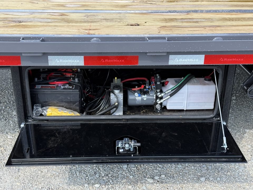 2027 RawMaxx HTX 102X32 GOOSENECK W/HYDRAULIC DISC BRAKES, HYDRAULIC JACKS, 14 PLYS, LOCKING CHAIN R