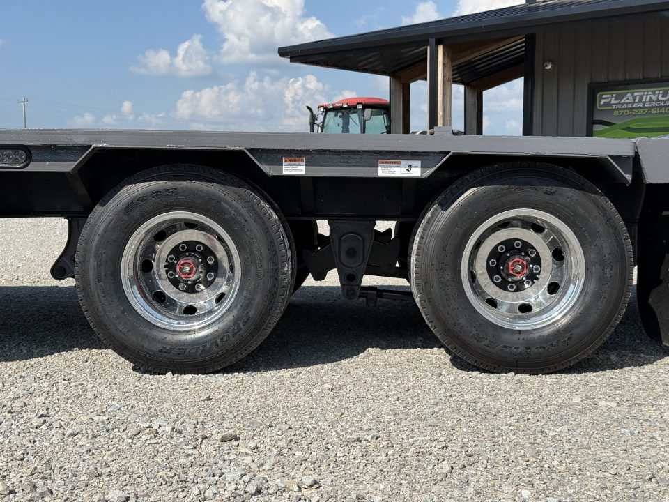 2027 RawMaxx HTX 102X32 GOOSENECK W/HYDRAULIC DISC BRAKES, HYDRAULIC JACKS, 14 PLYS, LOCKING CHAIN R