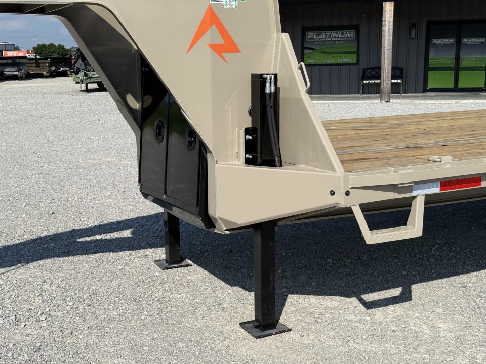 2027 RawMaxx HTX 102X32 GOOSENECK W/HYDRAULIC DISC BRAKES, HYDRAULIC JACKS, 14 PLYS, LOCKING CHAIN R