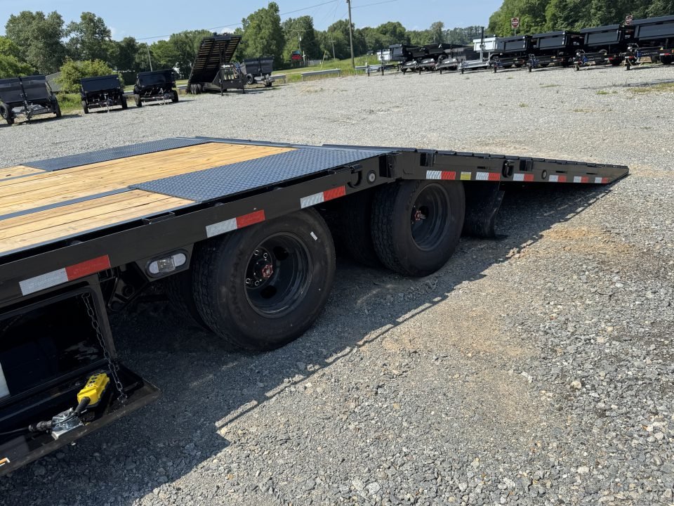 2026 Load Trail 102X36 GL Deckover Trailer W/12' HYDRAULIC DOVE TAIL, 14 PLY TIRE, HYDRAULIC JACKS,