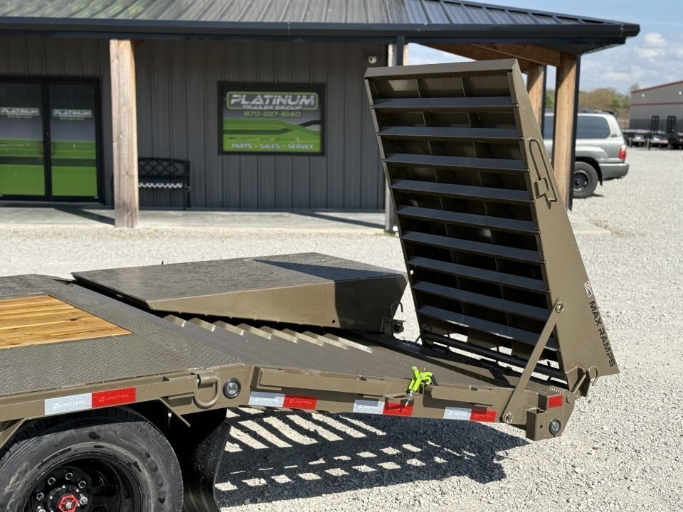 2027 Load Trail GP 102X25 GOOSENECK W/MAX RAMPS AND 14 PLYS 25.9K GVWR Flatbed Trailer