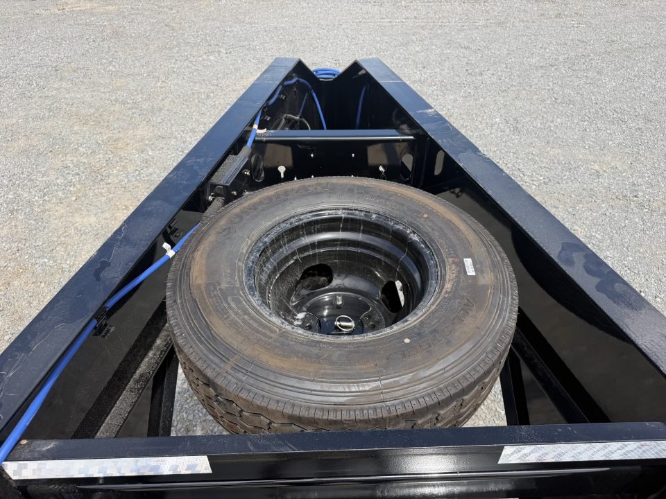 2026 Load Trail 102X32 GP Deckover Trailer W/MAX RAMPS, 12K AXLES, 14PLY TIRES, WINCH PLATE