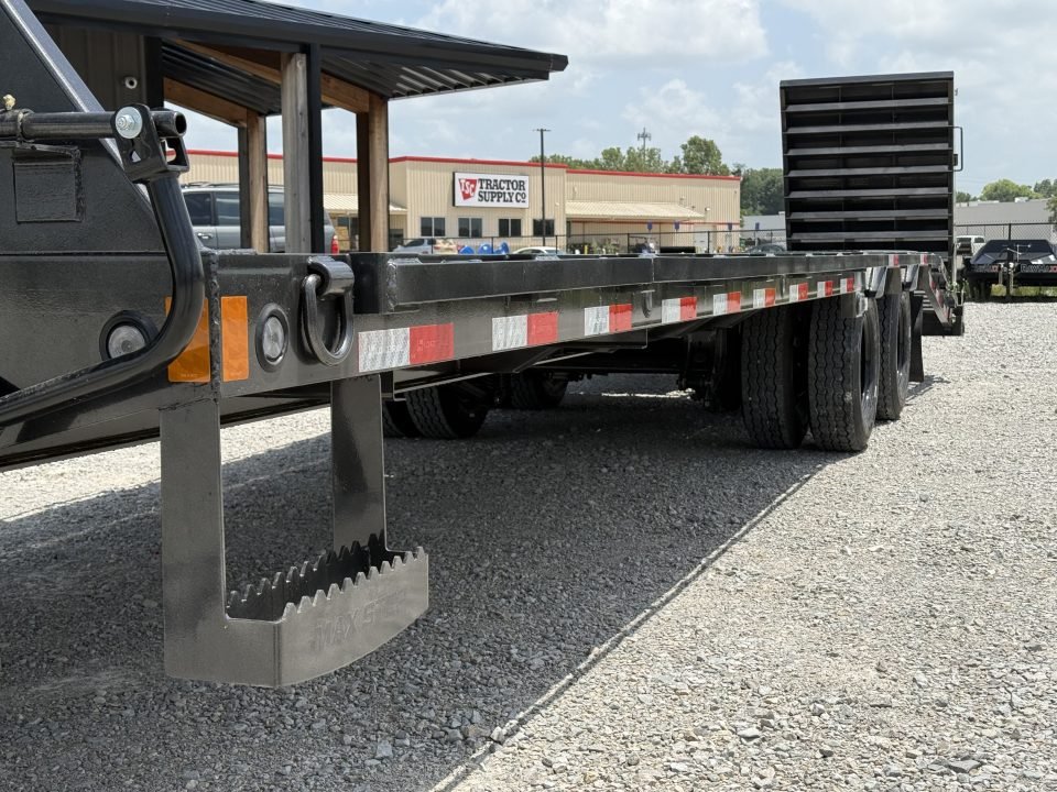 2026 Load Trail GP 102X30 GOOSENECK W/MAX RAMPS AND 14 PLY TIRES 24K GVWR Flatbed Trailer