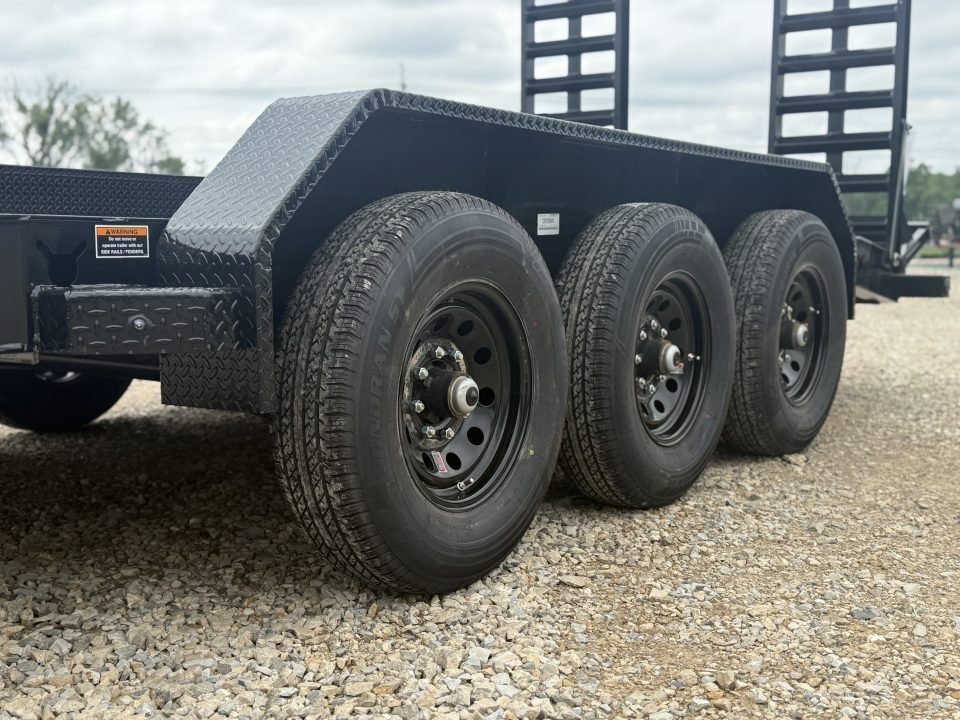 2026 Load Trail CB 83X24 Equipment Trailer / I-BEAM FRAME / 2' DOVE TAIL / FOLD UP RAMPS / D-RINGS /