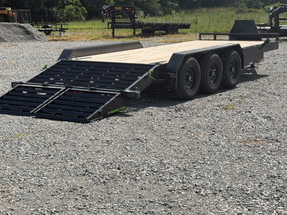 2026 Load Trail CH 83X22 Equipment Trailer / MAX RAMPS / FRONT TOOL BOX / WINCH PLATE / RUB RAIL / 2