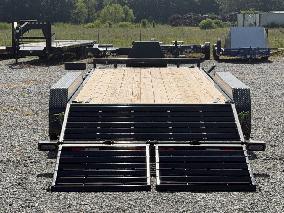 2026 Load Trail CH 83X22 Equipment Trailer / MAX RAMPS / FRONT TOOL BOX / WINCH PLATE / RUB RAIL / 2