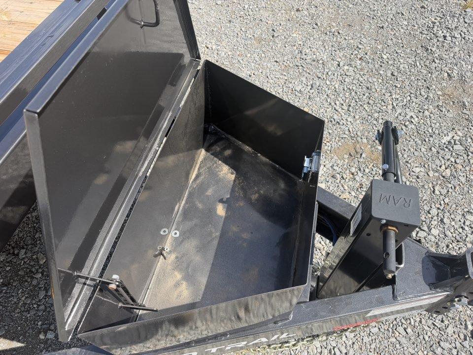 2026 Load Trail CH 83X22 Equipment Trailer / MAX RAMPS / FRONT TOOL BOX / WINCH PLATE / RUB RAIL / 2