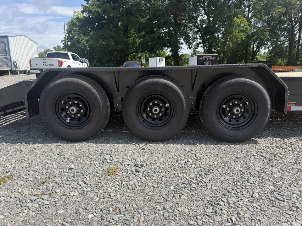 2026 Load Trail CH 83X22 Equipment Trailer / MAX RAMPS / FRONT TOOL BOX / WINCH PLATE / RUB RAIL / 2