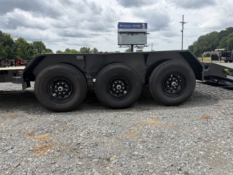 2026 Load Trail CB 83X24 W/8" I-BEAM, MAX RAMPS, CHAIN TIE DOWNS, MAX BOX, AND 3" RUB RAIL 21K GVWR 