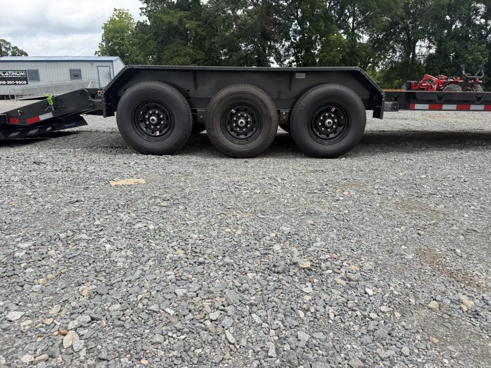 2026 Load Trail CB 83X24 W/8" I-BEAM, MAX RAMPS, CHAIN TIE DOWNS, MAX BOX, AND 3" RUB RAIL 21K GVWR 