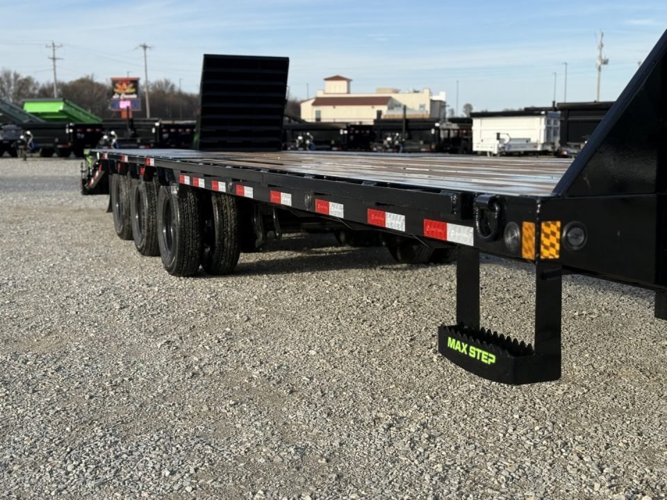 2027 Load Trail GP 102X32 GOOSENECK TRIPLE AXLE W/MAX RAMPS AND 14 PLY TIRES 30K GVWR Flatbed Traile