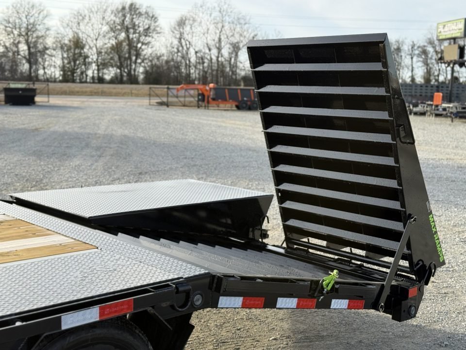 2027 Load Trail GP 102X32 GOOSENECK TRIPLE AXLE W/MAX RAMPS AND 14 PLY TIRES 30K GVWR Flatbed Traile
