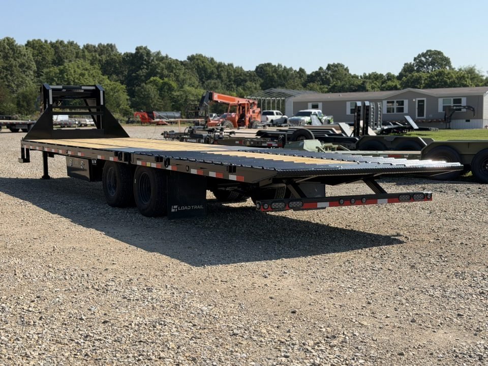 2027 Load Trail GL 102X32 / HYDRO DOVE & JACKS / 14 PLY / WIRELESS REMOTE / 25.9 GVWR / Flatbed Trai