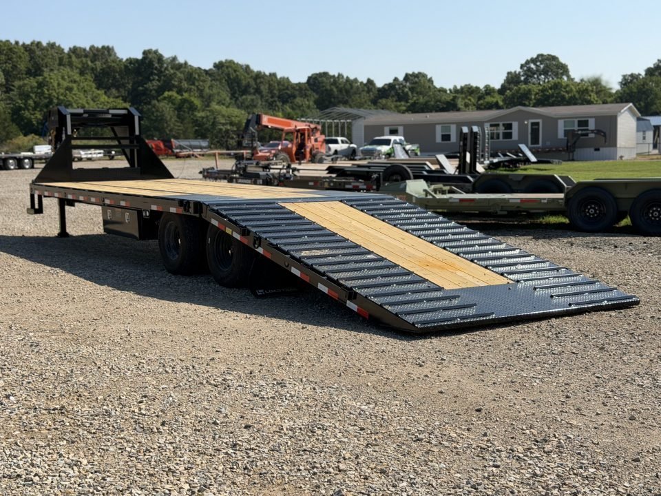 2027 Load Trail GL 102X32 / HYDRO DOVE & JACKS / 14 PLY / WIRELESS REMOTE / 25.9 GVWR / Flatbed Trai